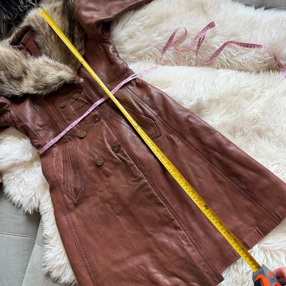 Vintage Brown Leather Coat with Fur Collar - Picture 12 of 15